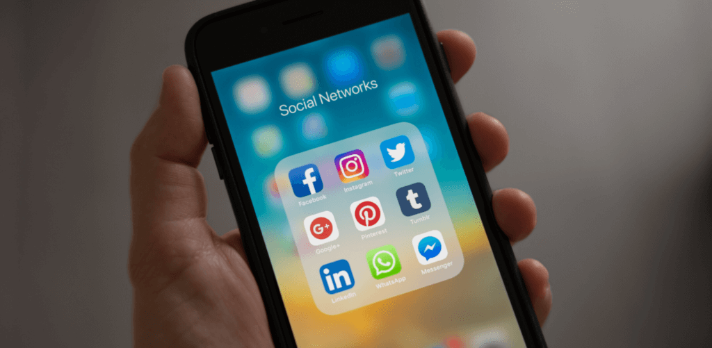 como llevar las redes sociales de una empresa